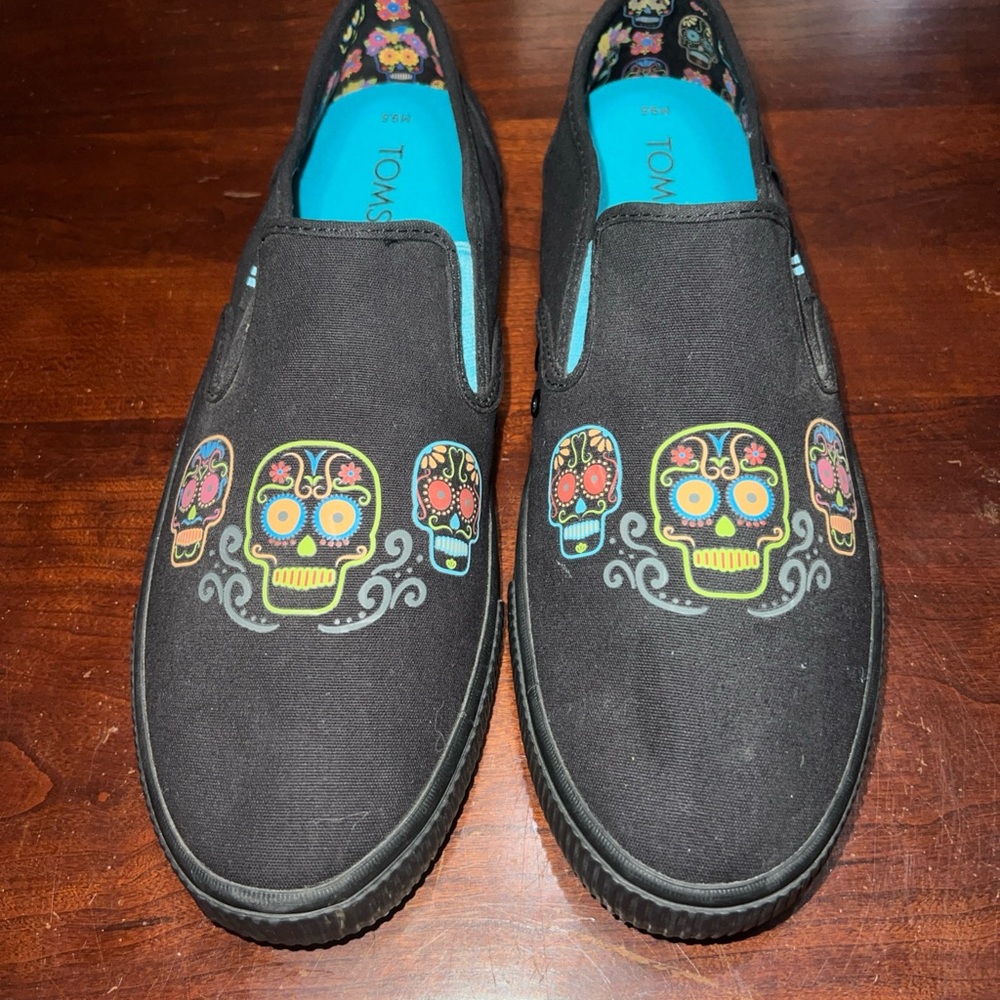 TOMS Skull and Floral Slip-On Shoes Baja Día De Los Muertos size 9.5 Men’s